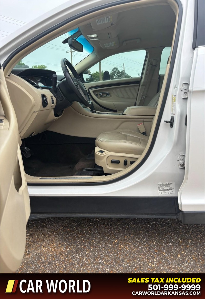 Ford Taurus Vehicle Full-screen Gallery Image 12