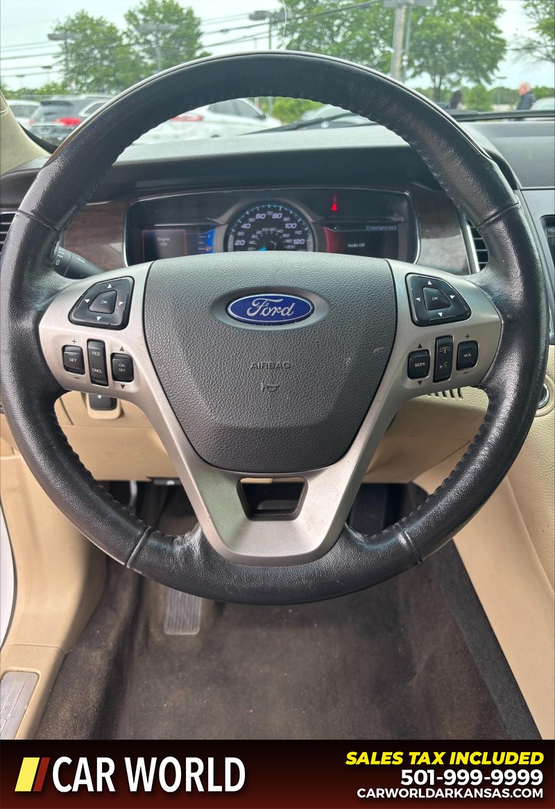 Ford Taurus Vehicle Full-screen Gallery Image 18