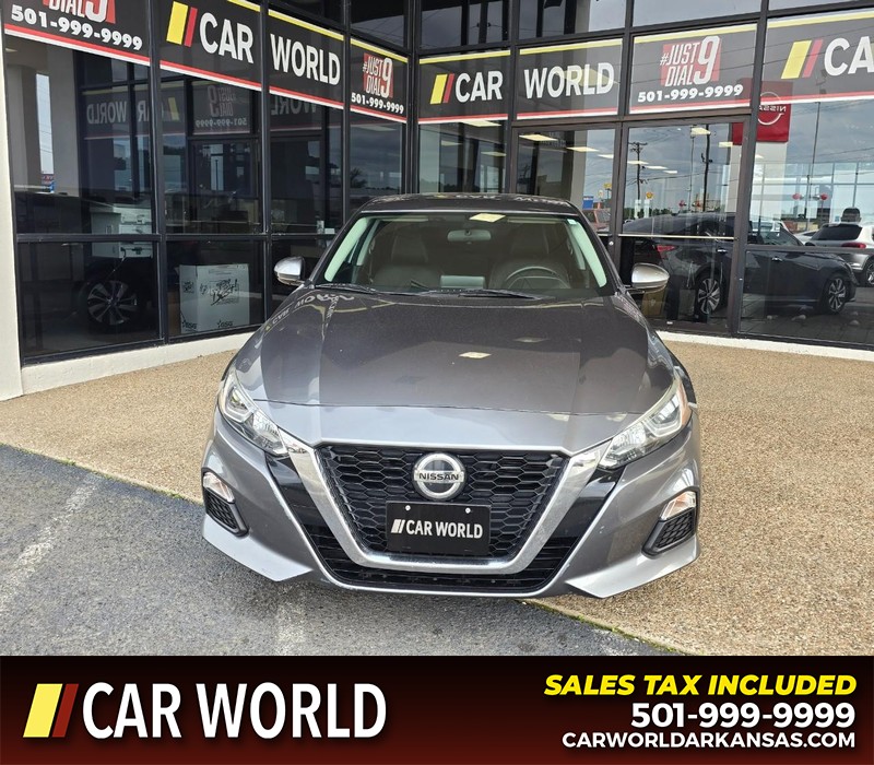 Nissan Altima Vehicle Full-screen Gallery Image 2