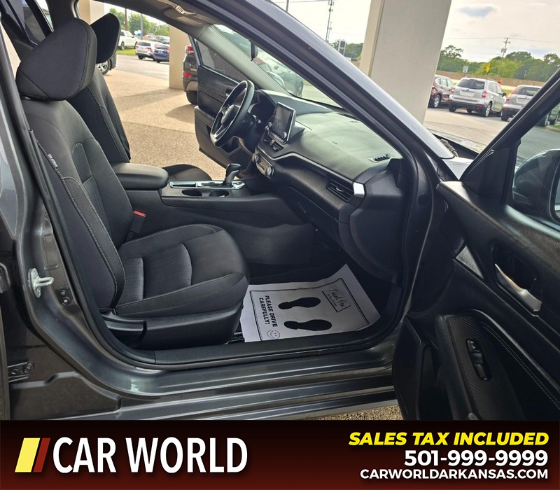 Nissan Altima Vehicle Full-screen Gallery Image 11