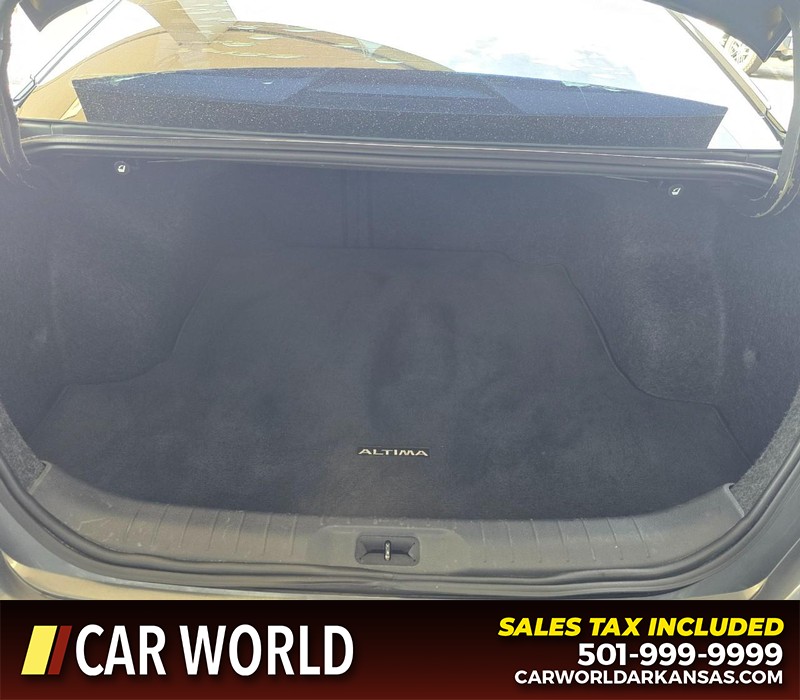 Nissan Altima Vehicle Full-screen Gallery Image 13
