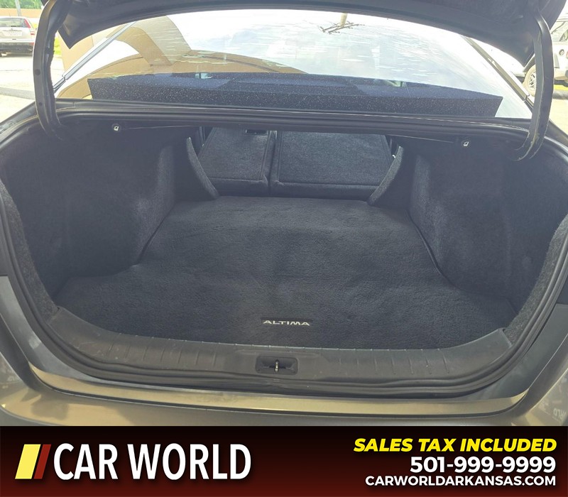 Nissan Altima Vehicle Full-screen Gallery Image 14
