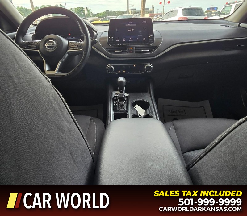 Nissan Altima Vehicle Full-screen Gallery Image 18