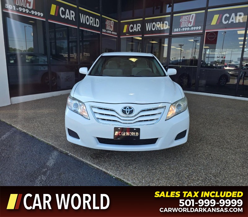 Toyota Camry Vehicle Full-screen Gallery Image 2