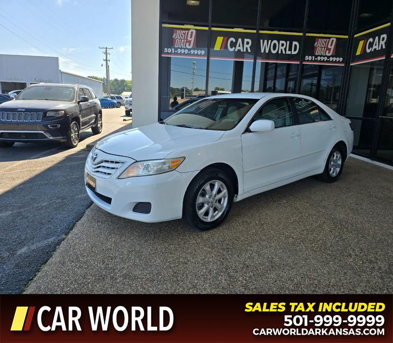 Toyota Camry Vehicle Full-screen Gallery Image 3