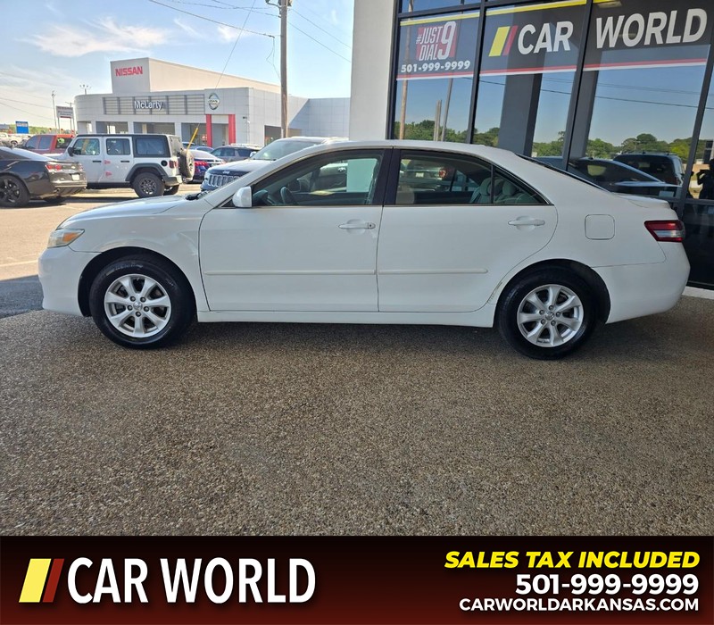 Toyota Camry Vehicle Full-screen Gallery Image 4