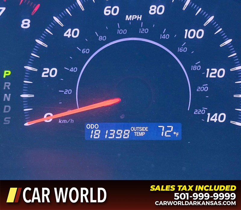 Toyota Camry Vehicle Full-screen Gallery Image 16