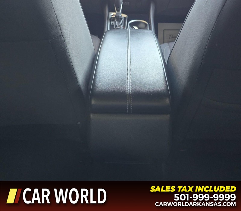 Nissan Altima Vehicle Full-screen Gallery Image 20