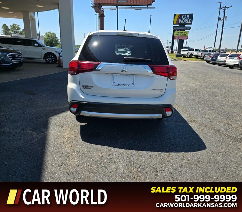 Mitsubishi Outlander Vehicle Full-screen Gallery Image 5
