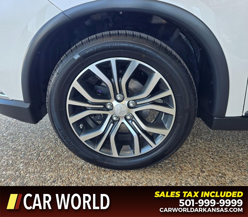 Mitsubishi Outlander Vehicle Full-screen Gallery Image 6