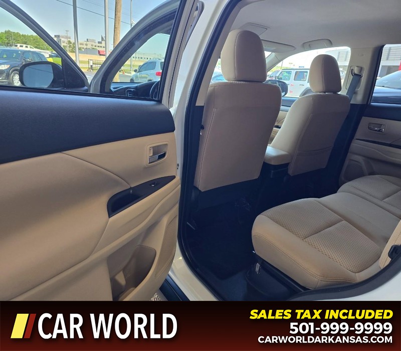 Mitsubishi Outlander Vehicle Full-screen Gallery Image 9