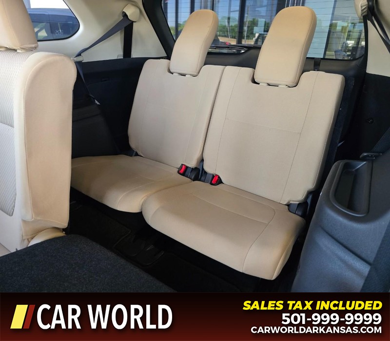 Mitsubishi Outlander Vehicle Full-screen Gallery Image 11
