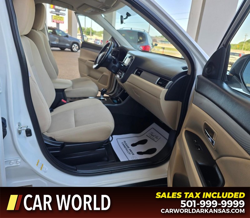 Mitsubishi Outlander Vehicle Full-screen Gallery Image 12
