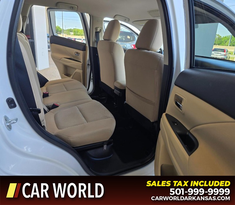 Mitsubishi Outlander Vehicle Full-screen Gallery Image 13