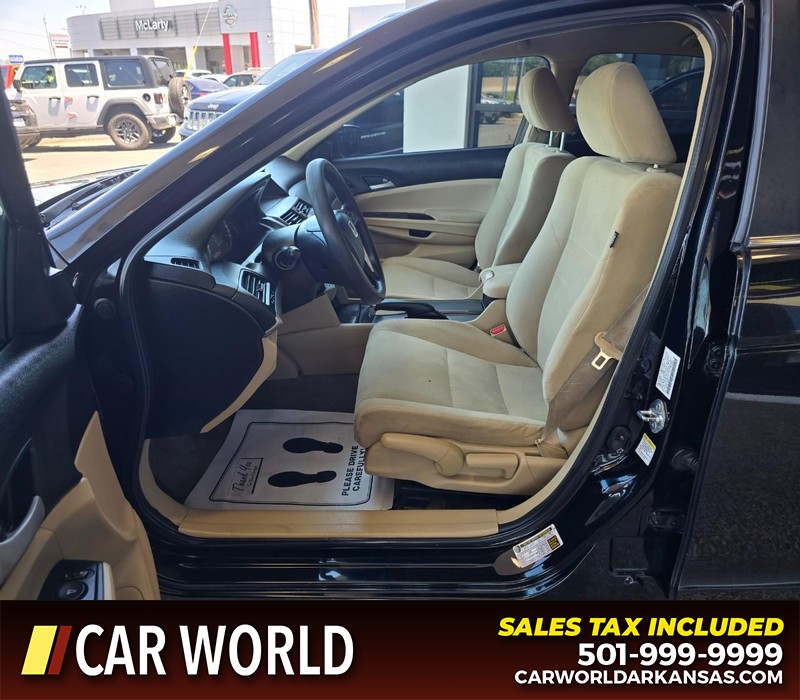 Honda Accord Sedan Vehicle Full-screen Gallery Image 8
