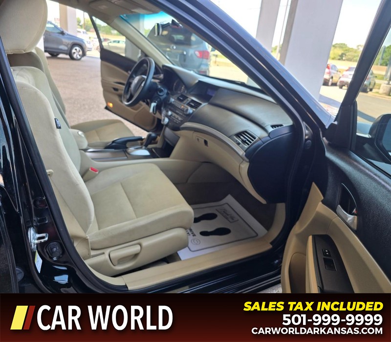 Honda Accord Sedan Vehicle Full-screen Gallery Image 11