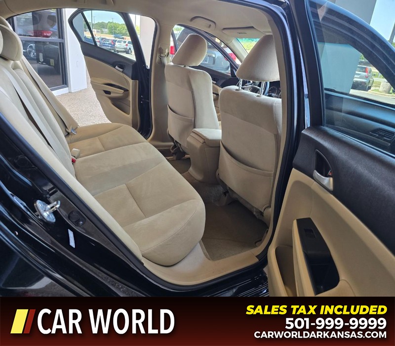 Honda Accord Sedan Vehicle Full-screen Gallery Image 12