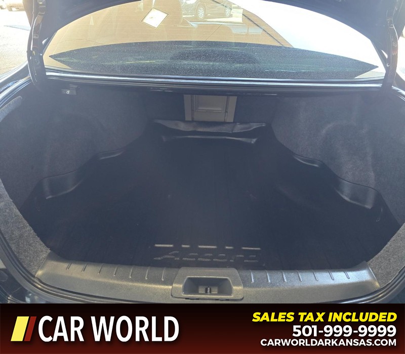 Honda Accord Sedan Vehicle Full-screen Gallery Image 13