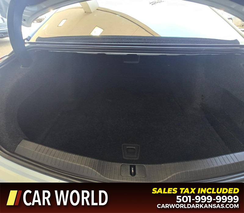Cadillac CT6 Vehicle Full-screen Gallery Image 15