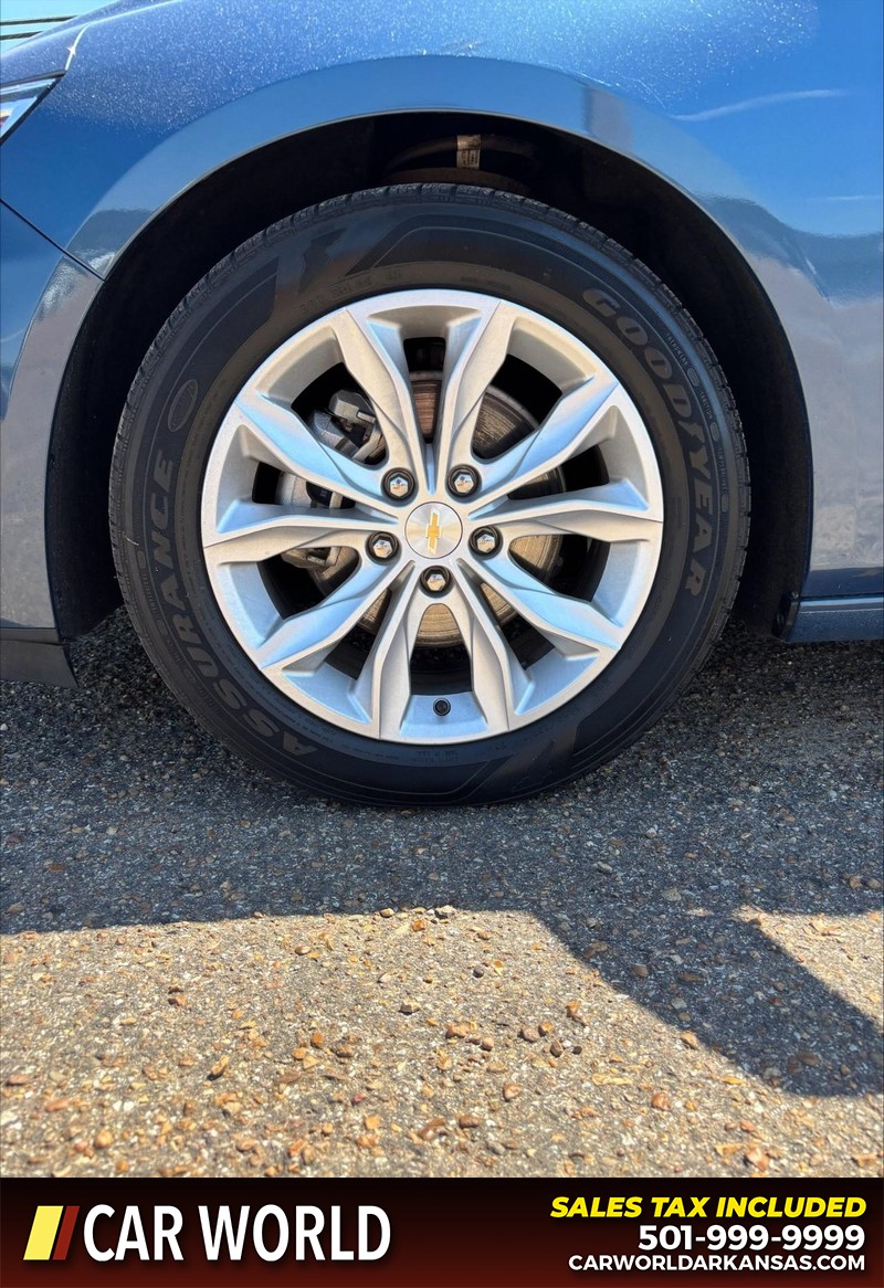 Chevrolet Malibu Vehicle Full-screen Gallery Image 11