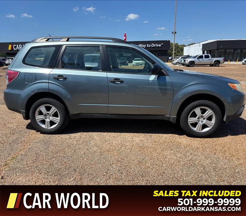 Subaru Forester Vehicle Full-screen Gallery Image 2