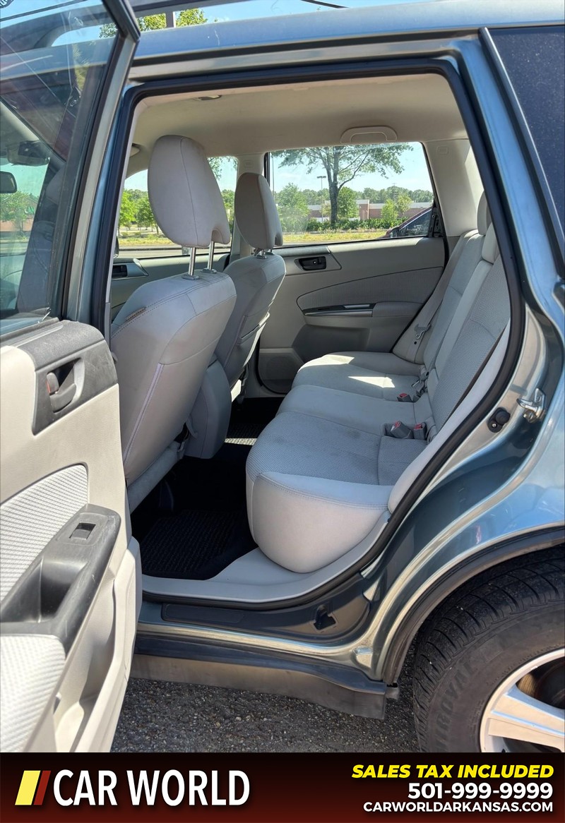 Subaru Forester Vehicle Full-screen Gallery Image 15