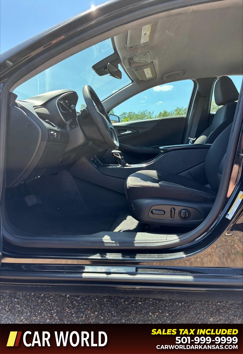 Chevrolet Malibu Vehicle Full-screen Gallery Image 13