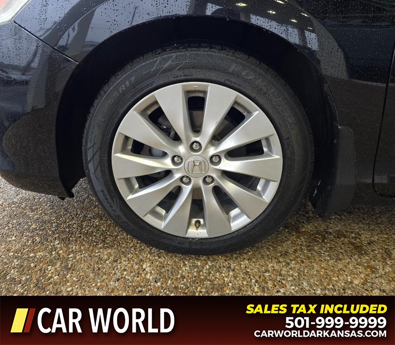 Honda Accord Sedan Vehicle Full-screen Gallery Image 6
