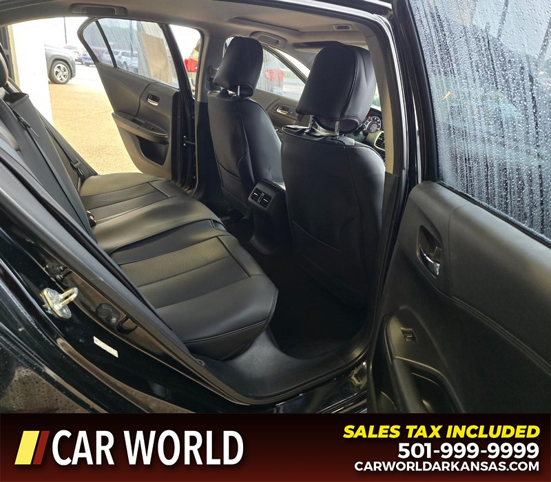 Honda Accord Sedan Vehicle Full-screen Gallery Image 12