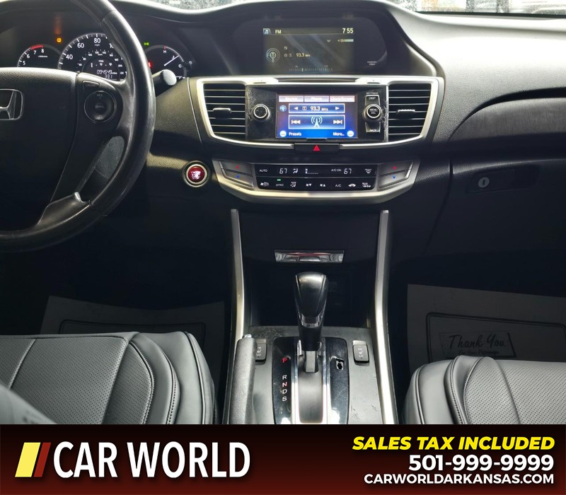 Honda Accord Sedan Vehicle Full-screen Gallery Image 17
