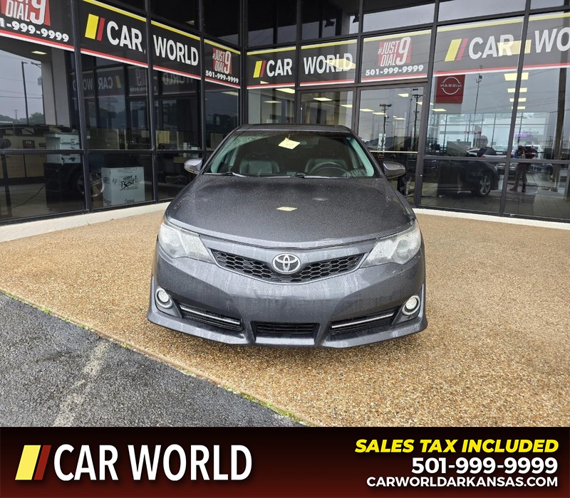 Toyota Camry Vehicle Full-screen Gallery Image 2