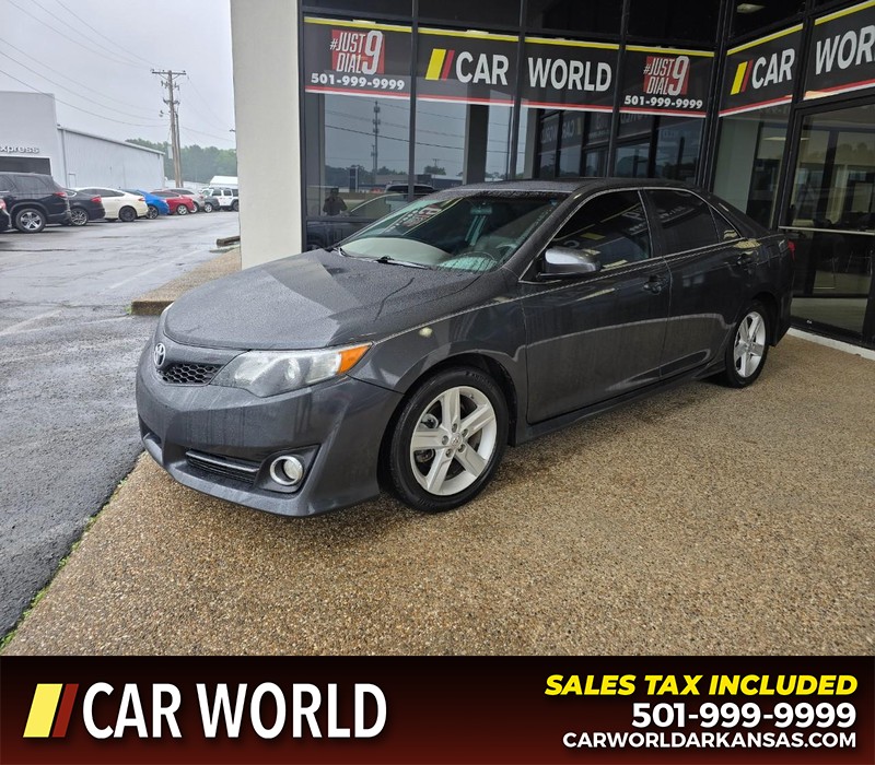 Toyota Camry Vehicle Full-screen Gallery Image 3