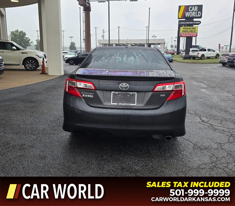 Toyota Camry Vehicle Full-screen Gallery Image 5