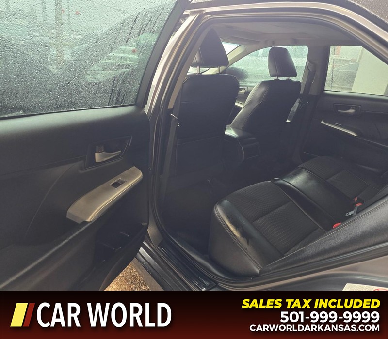 Toyota Camry Vehicle Full-screen Gallery Image 9