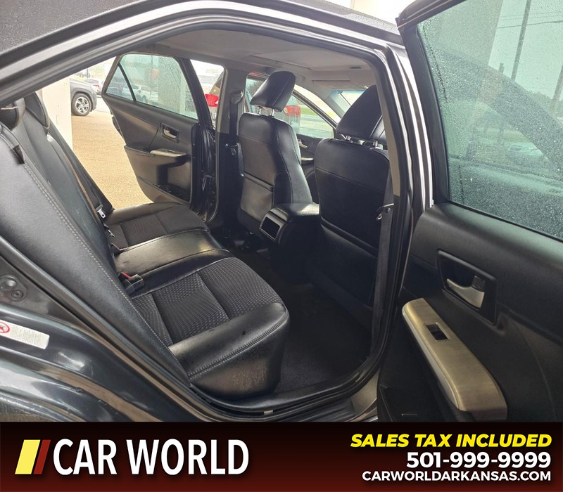 Toyota Camry Vehicle Full-screen Gallery Image 12
