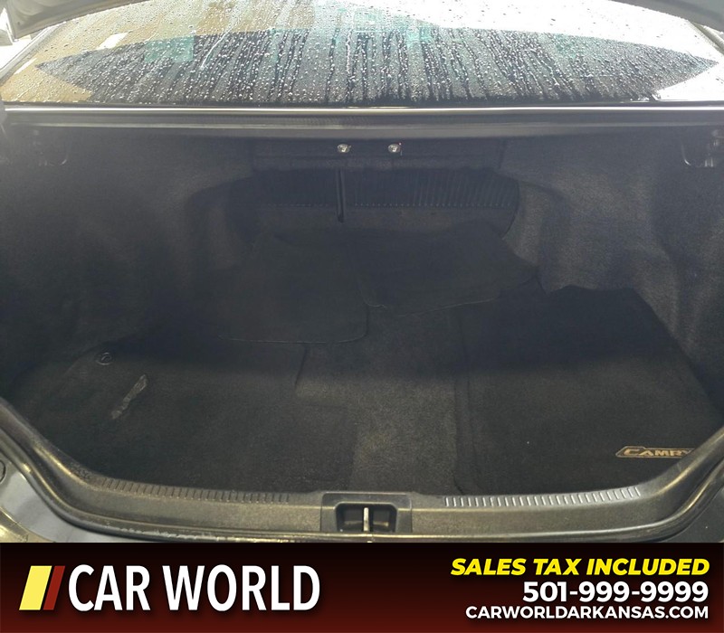 Toyota Camry Vehicle Full-screen Gallery Image 13