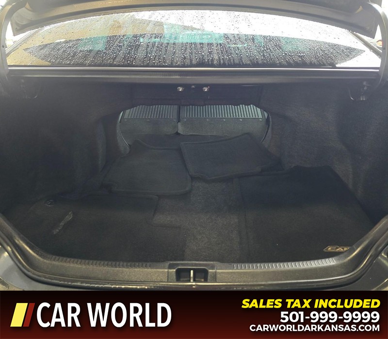 Toyota Camry Vehicle Full-screen Gallery Image 14
