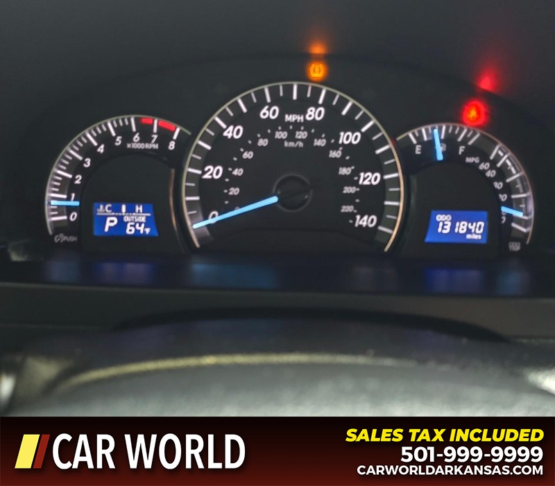 Toyota Camry Vehicle Full-screen Gallery Image 17