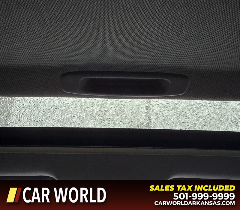 Toyota Camry Vehicle Full-screen Gallery Image 19