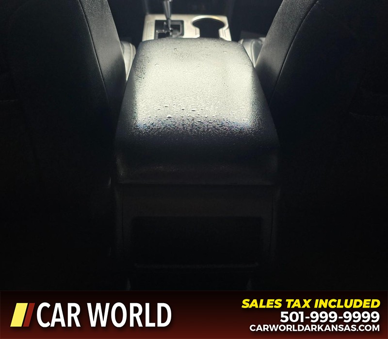 Toyota Camry Vehicle Full-screen Gallery Image 20