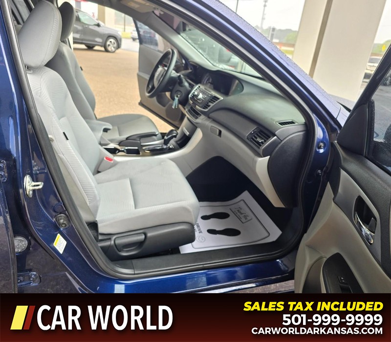 Honda Accord Sedan Vehicle Full-screen Gallery Image 11