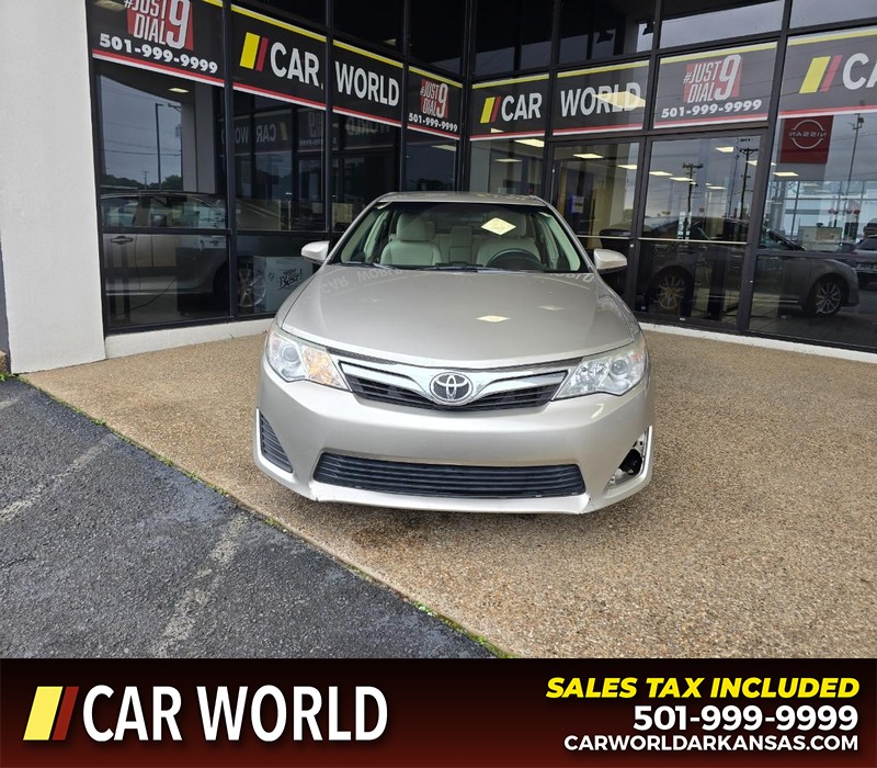 Toyota Camry Vehicle Full-screen Gallery Image 2