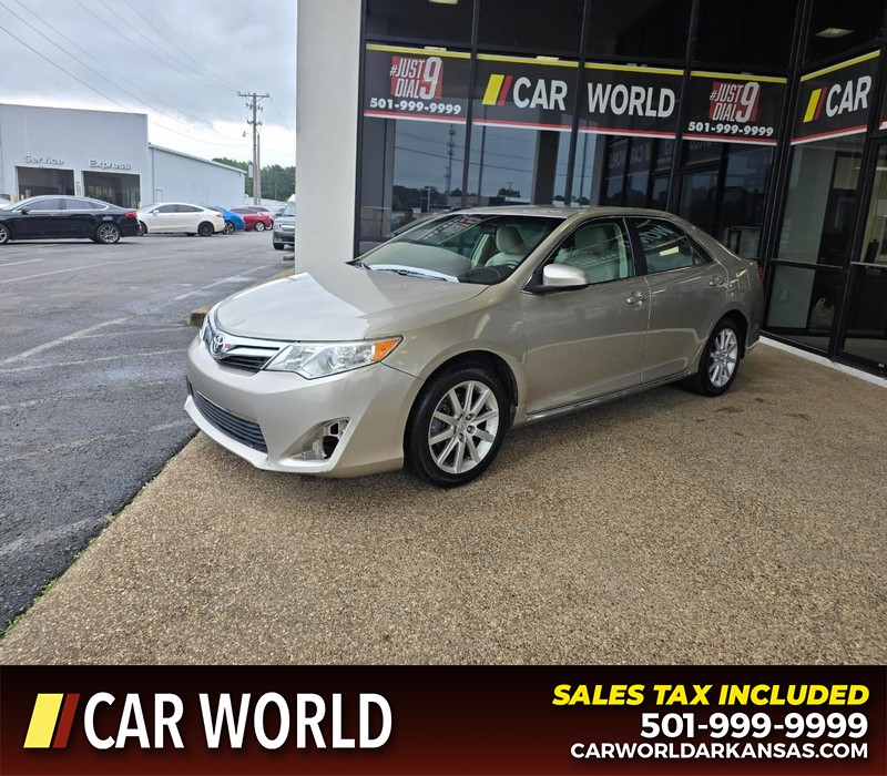 Toyota Camry Vehicle Full-screen Gallery Image 3