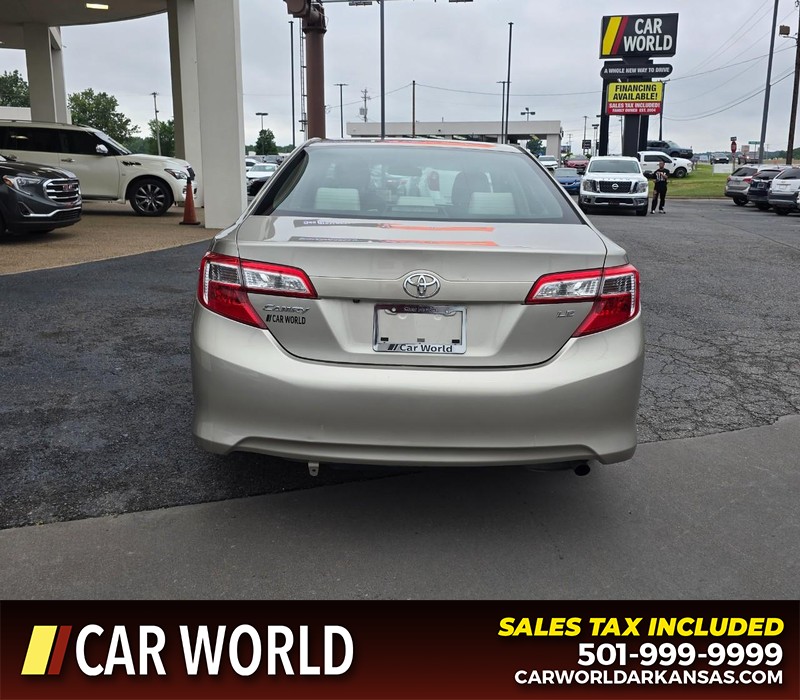 Toyota Camry Vehicle Full-screen Gallery Image 5
