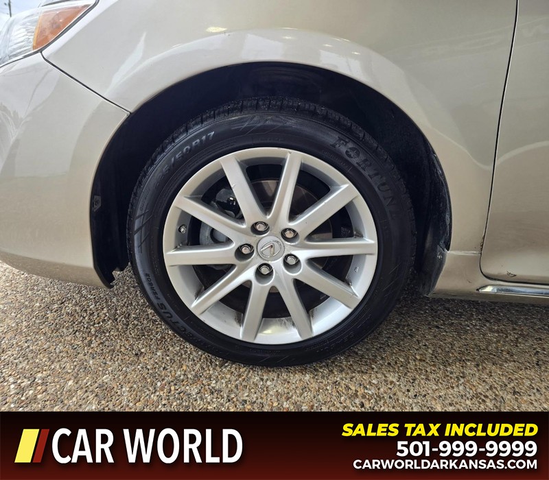 Toyota Camry Vehicle Full-screen Gallery Image 6