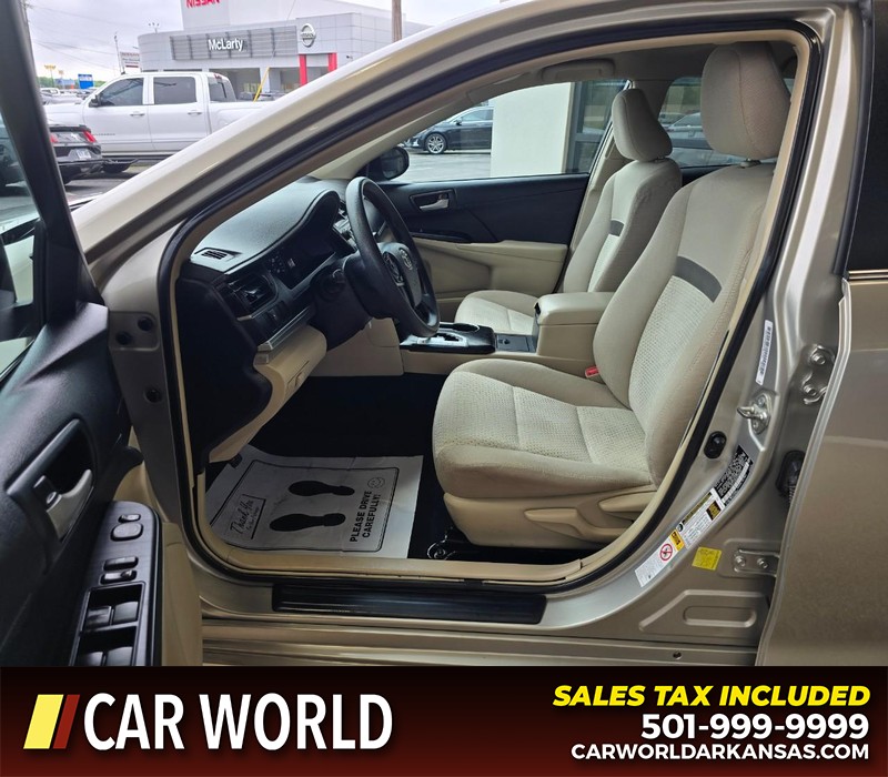 Toyota Camry Vehicle Full-screen Gallery Image 8