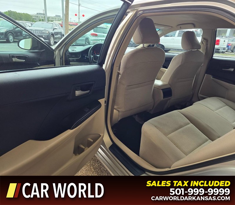 Toyota Camry Vehicle Full-screen Gallery Image 9