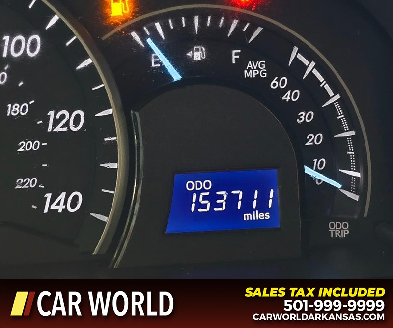 Toyota Camry Vehicle Full-screen Gallery Image 16