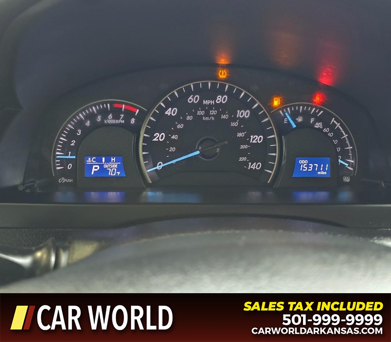 Toyota Camry Vehicle Full-screen Gallery Image 17
