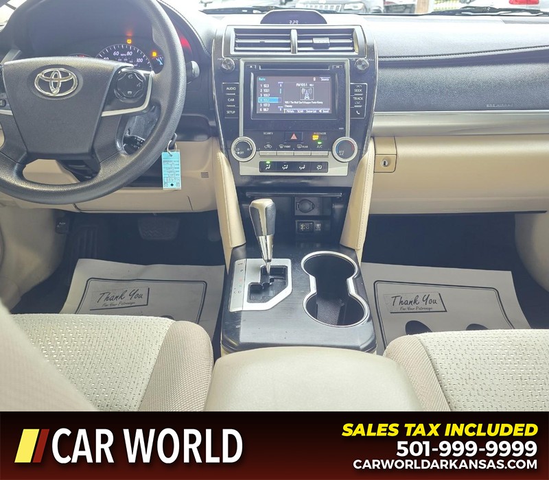 Toyota Camry Vehicle Full-screen Gallery Image 18